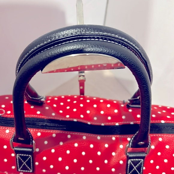 Minnie Mouse Satchel LN & Free Cherry Keychain, Free Ring Band & Croc Keychain - Picture 4 of 10